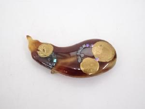 本鼈甲　茄子型金蒔絵螺鈿細工帯留　□z